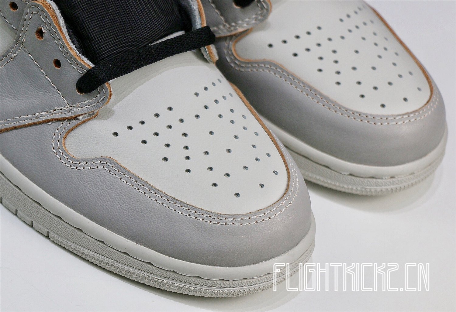 Jordan 1 Retro High OG Defiant SB NYC to Paris