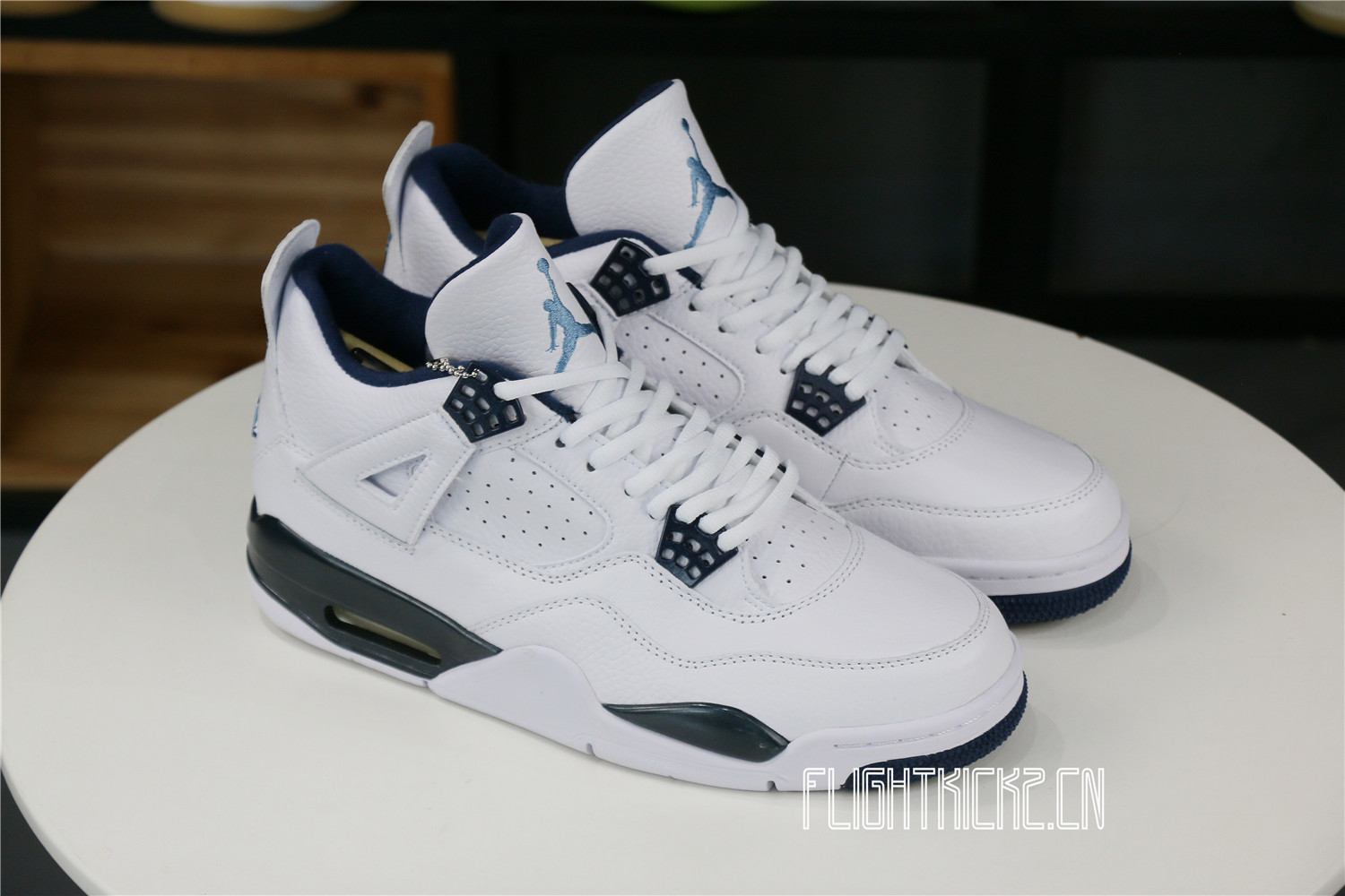 AIR JORDAN 4 RETRO LS ‘LEGEND BLUE’