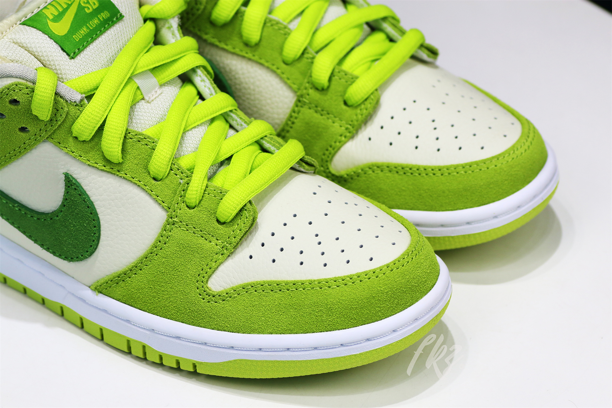 Nike SB Dunk Low Green Apple 2022