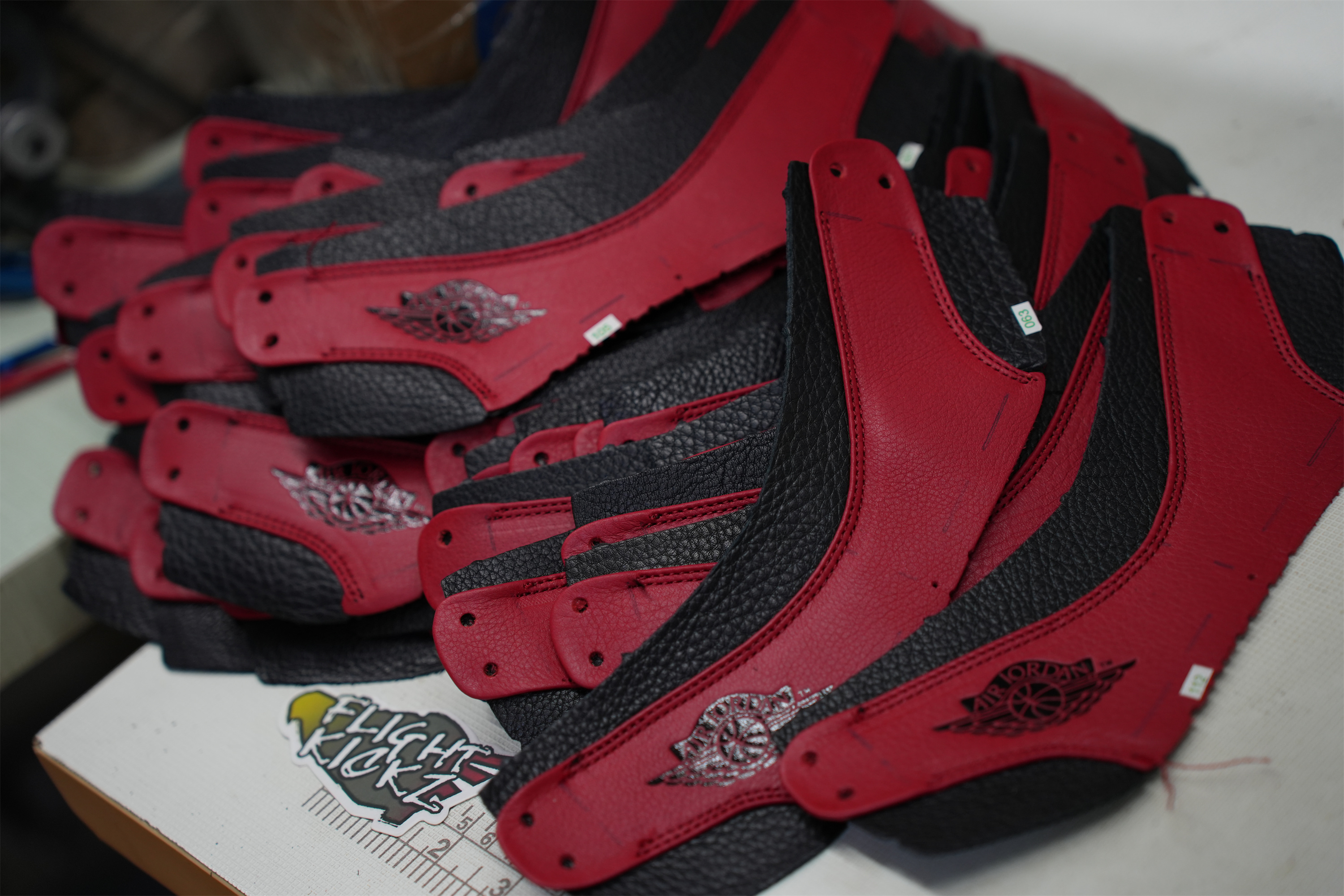 Air Jordan 1 OG Banned/Bred 2011 (LN5 A1 ,Deadstock,with tiny Flaws)