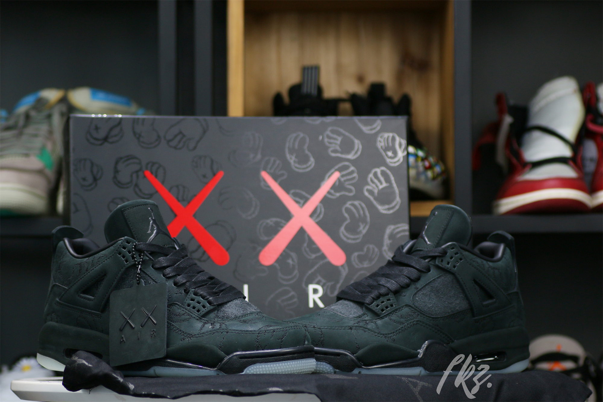 Kaws X Air Jordan 4 Retro Black 2017( Ln5 A1 Batch)