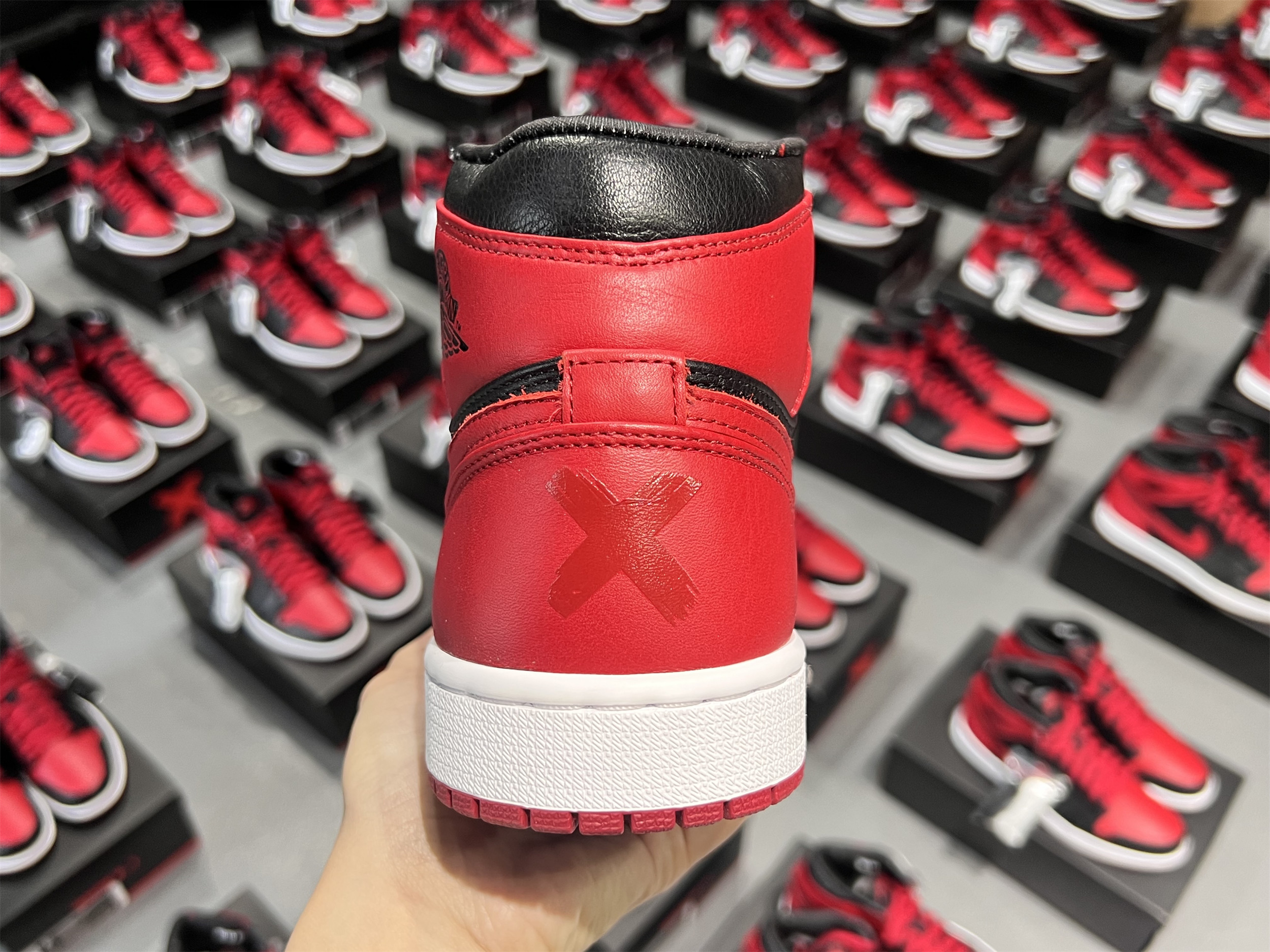 Air Jordan 1 OG Banned/Bred 2011 (LN5 A1 ,Deadstock,with tiny Flaws)