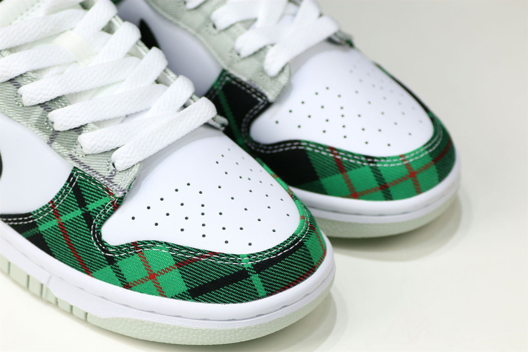 Nike Dunk Low Plaid