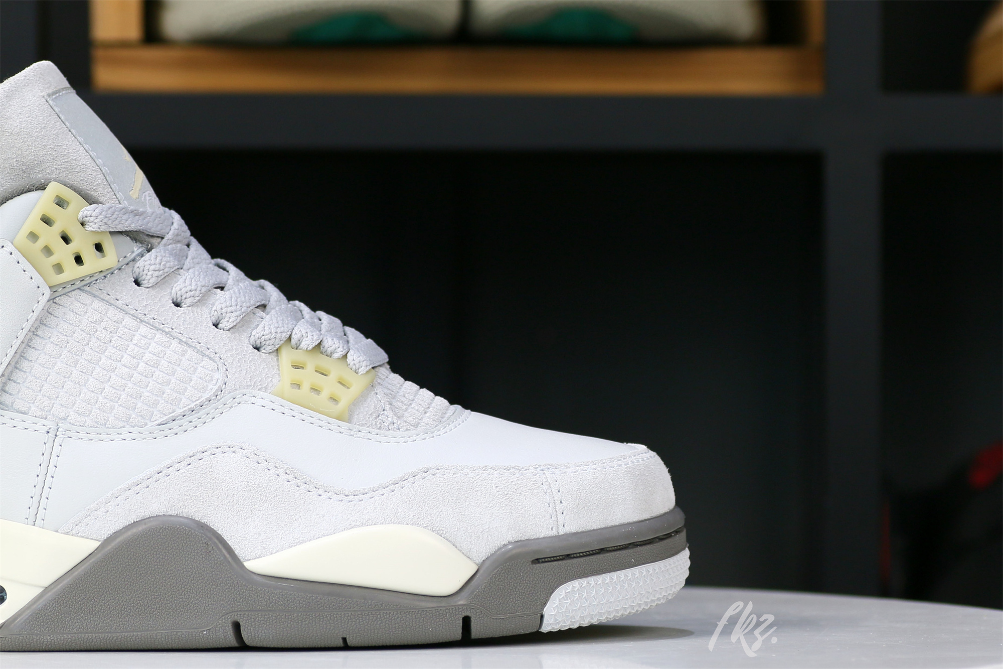 Air Jordan 4 Retro SE Craft Photon Dust