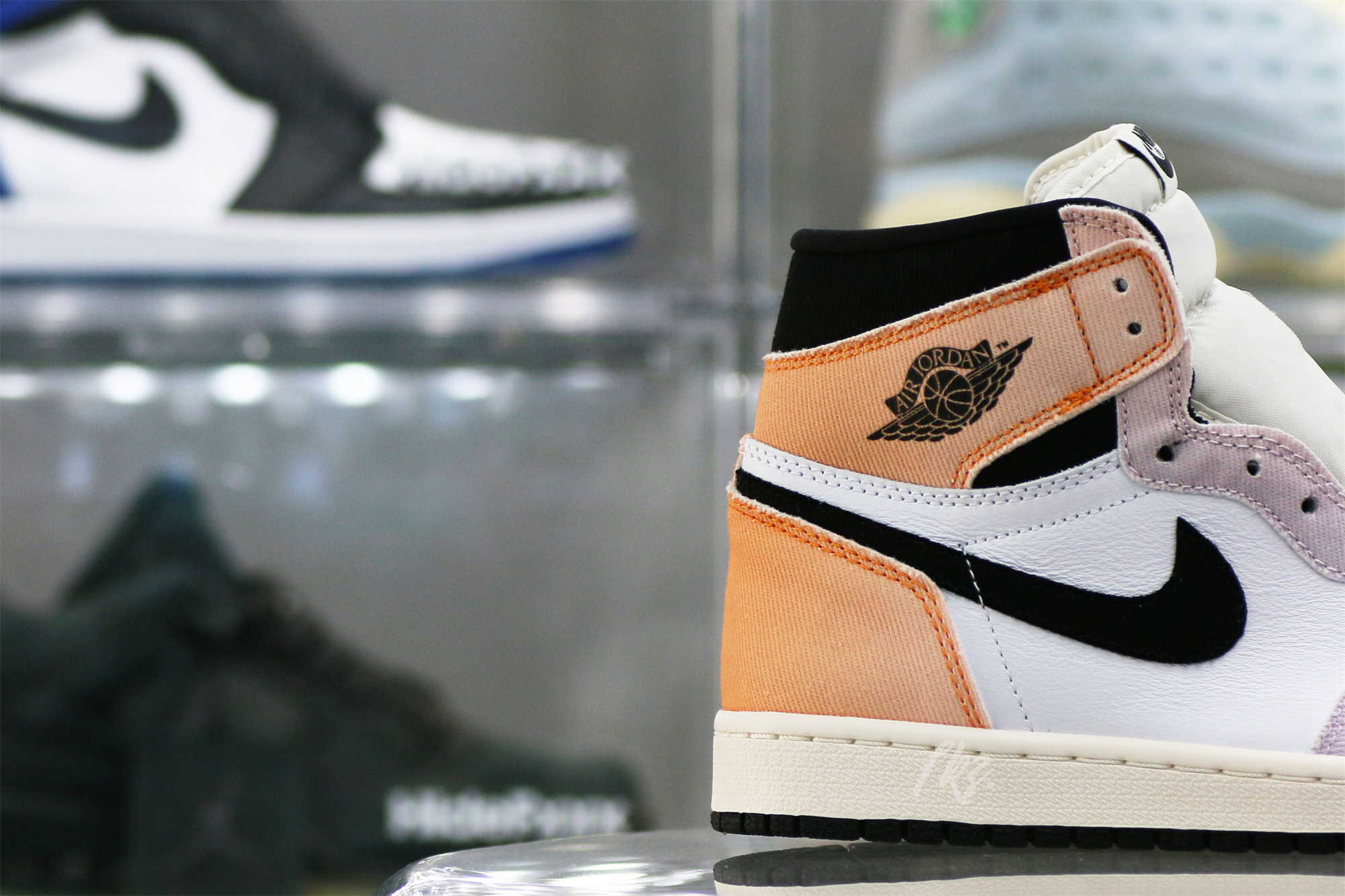 Air Jordan 1 Retro High OG Skyline