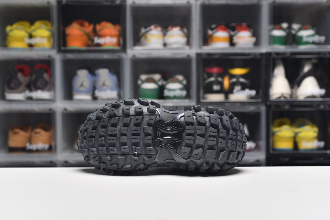 Balenciag* Defender Black