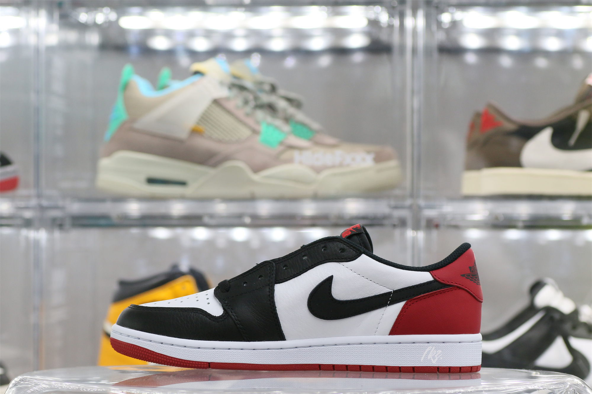 Air Jordan 1 Low OG Black Toe 2023