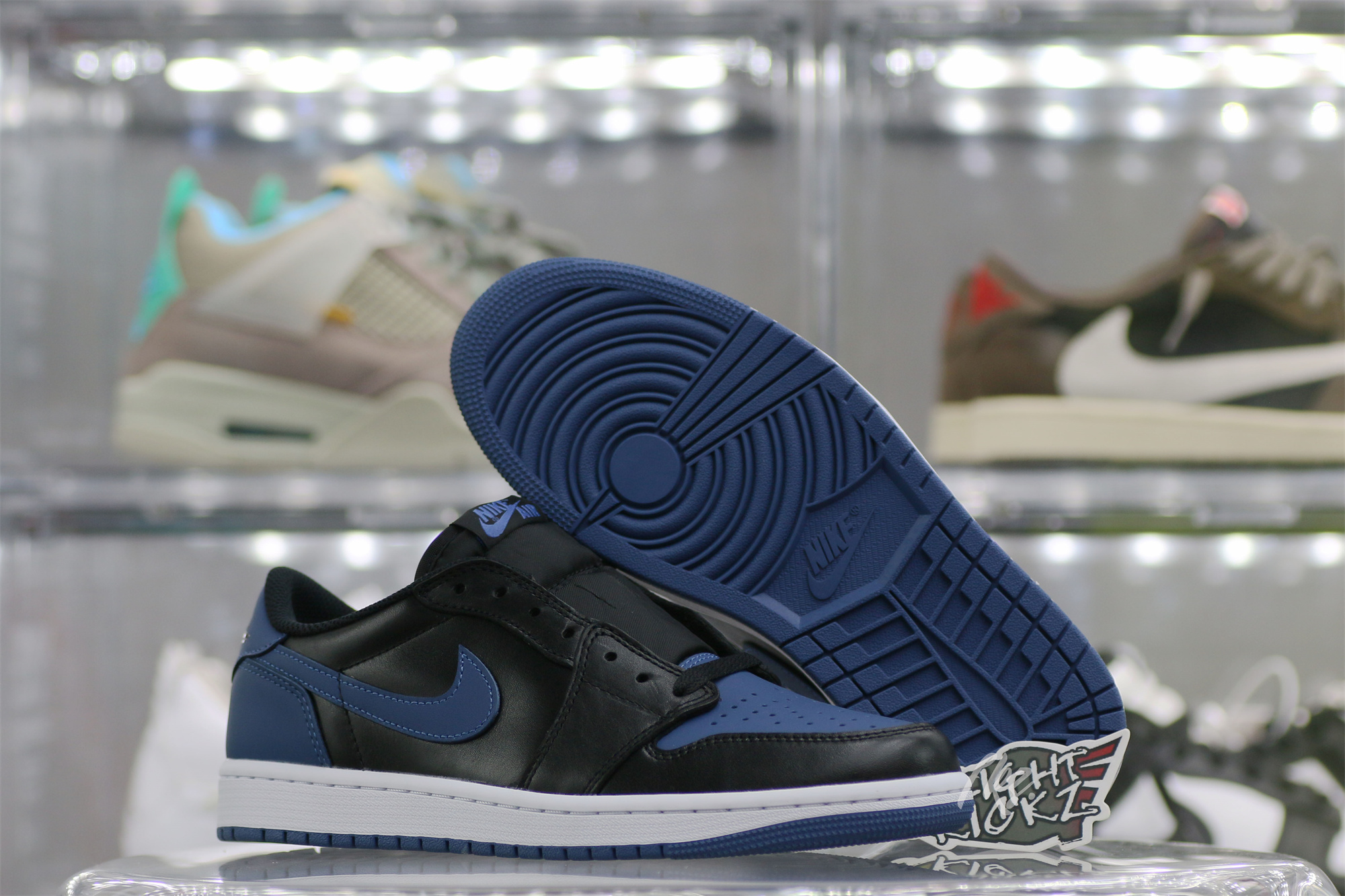 Air Jordan 1 Retro Low OG Mystic Navy