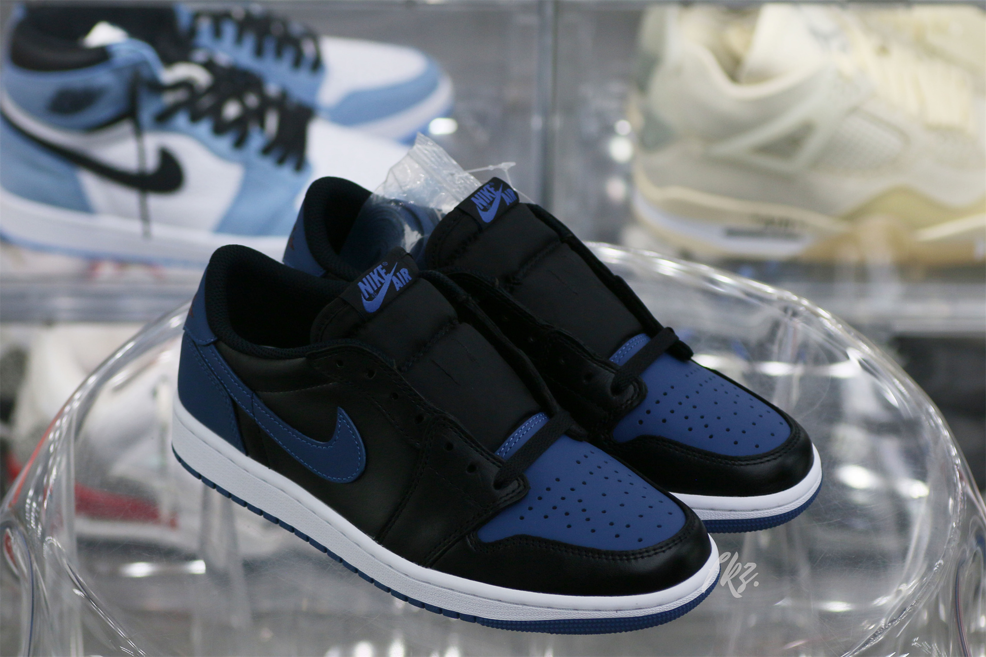 Air Jordan 1 Retro Low OG Mystic Navy