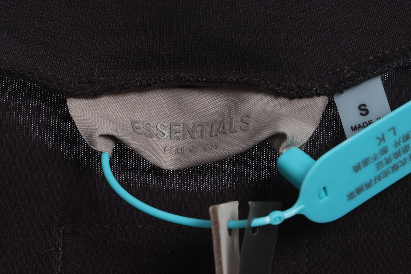 Essenti@ls Double line double row large letter flocking short sleeves