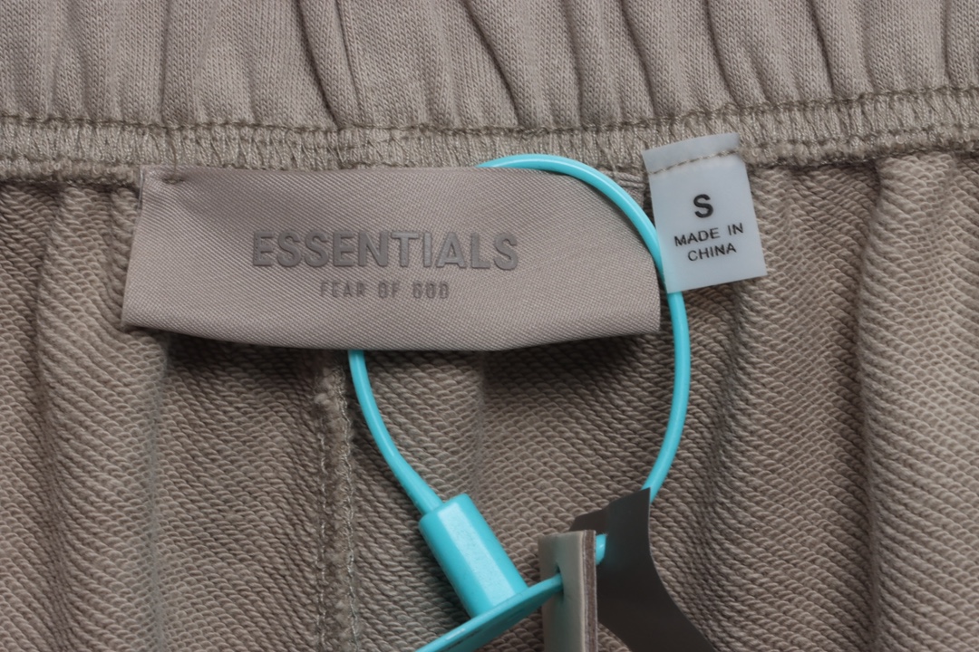 Essenti@ls Flocked alphabet shorts