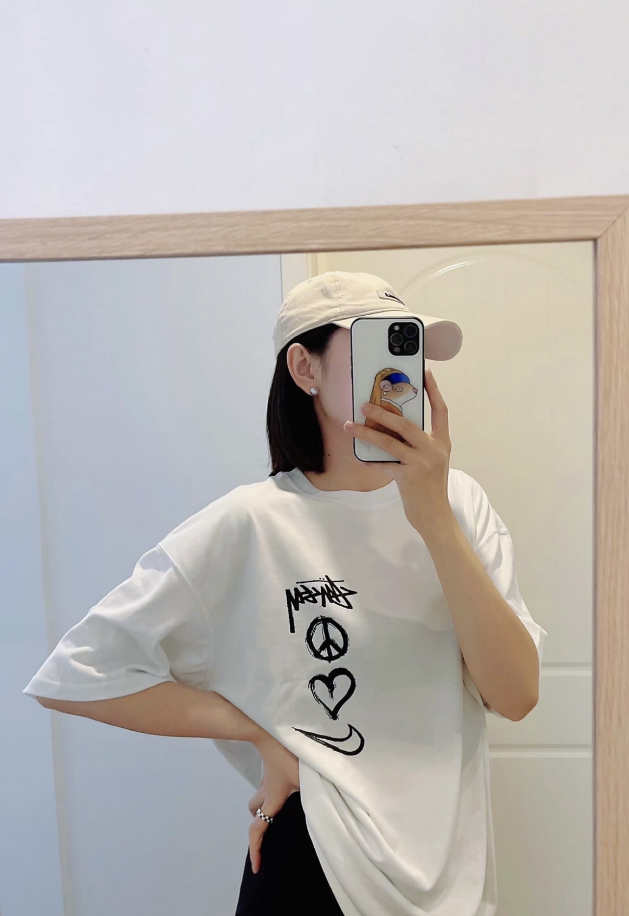 Nike Stuart co-signed the Love letter pattern short sleeves