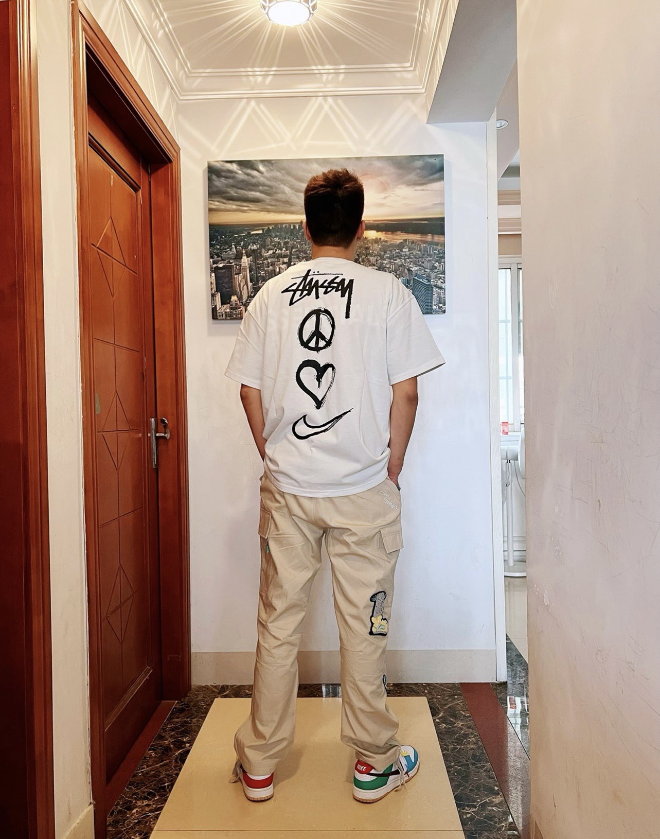 Nike Stuart co-signed the Love letter pattern short sleeves