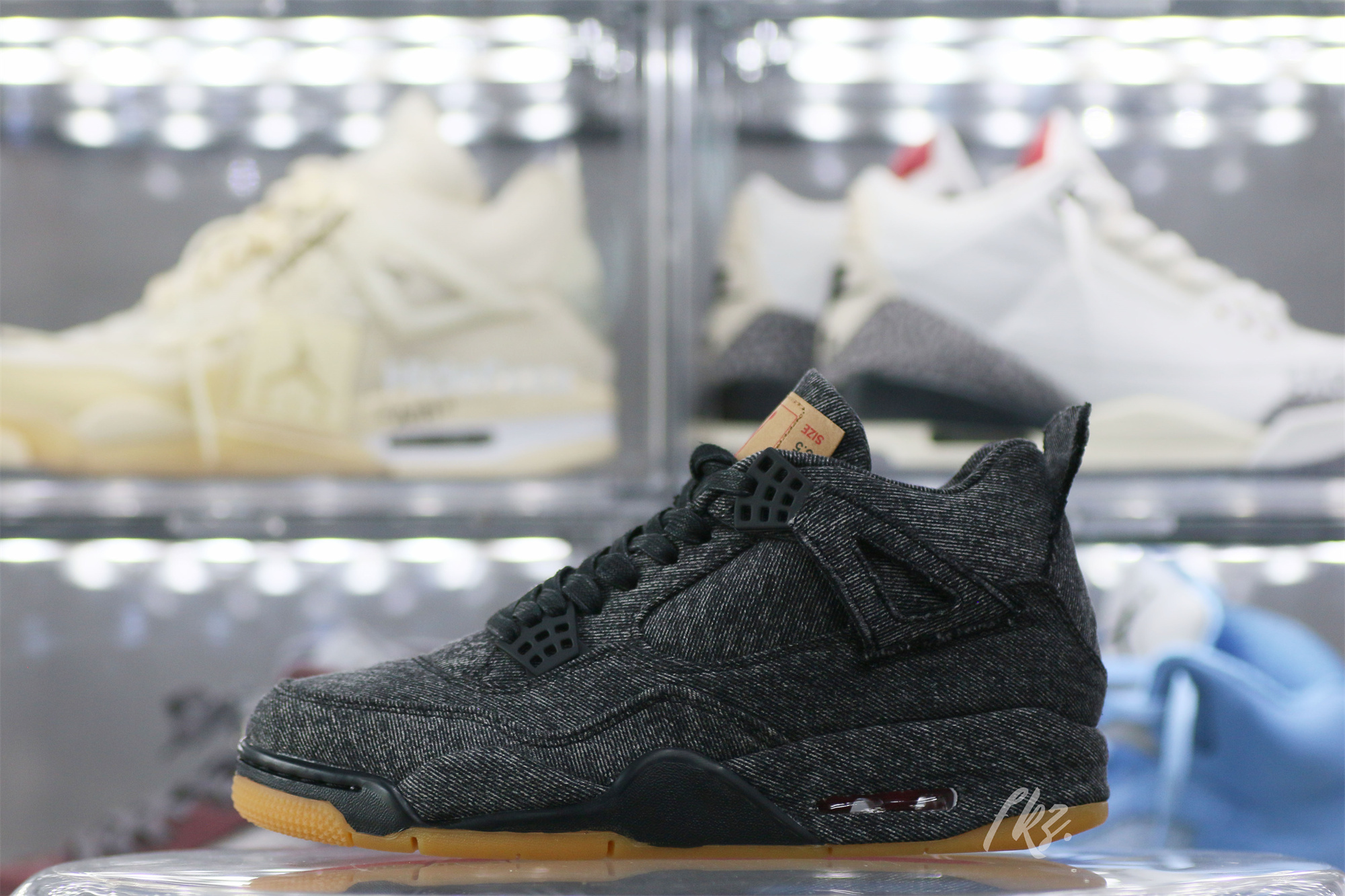 Air Jordan 4 Retro Levi’s Black (Levi’s Tag)