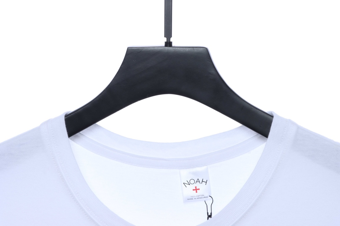 NOAH cross print letter short sleeve