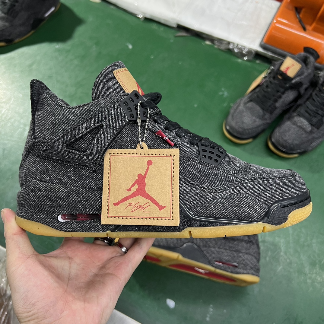 Air Jordan 4 Retro Levi’s Black (Levi’s Tag)