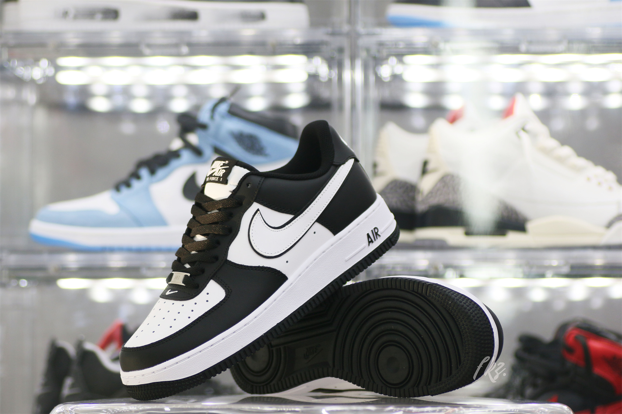 Nike Air Force 1 ’07 Low White Swoosh Panda