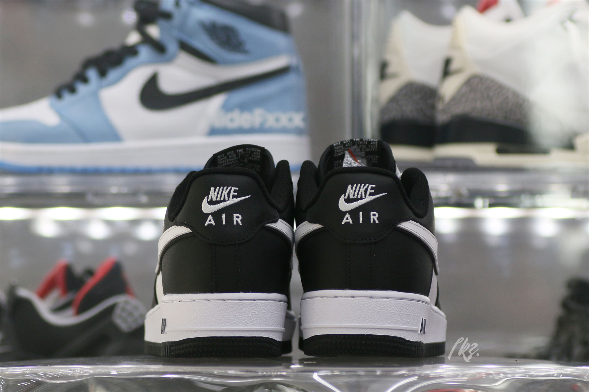 Nike Air Force 1 ’07 Low White Swoosh Panda