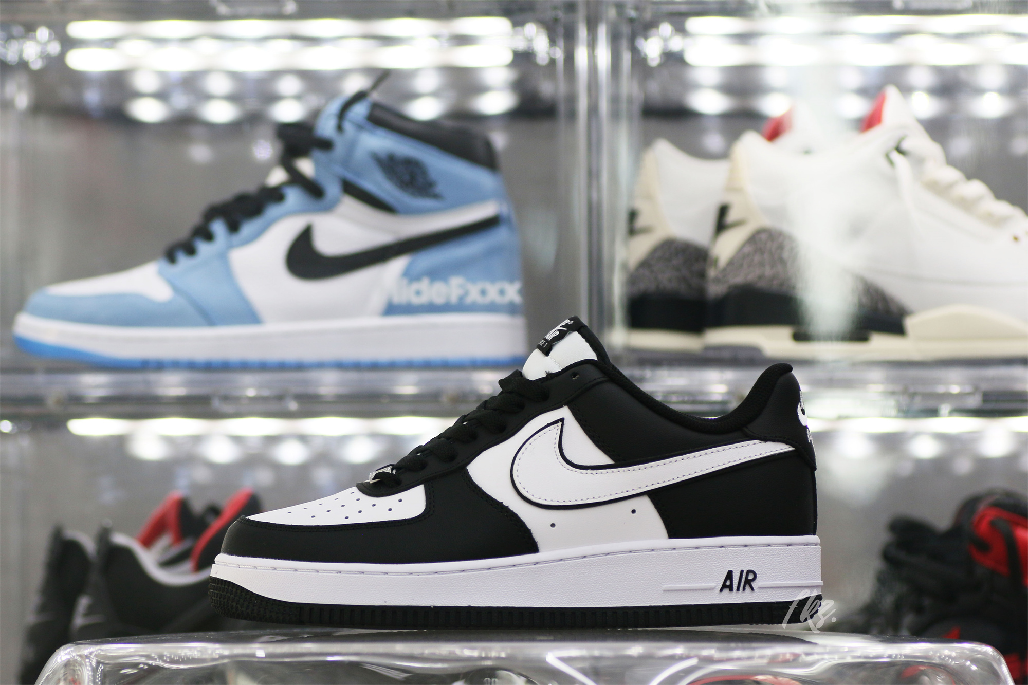 Nike Air Force 1 ’07 Low White Swoosh Panda