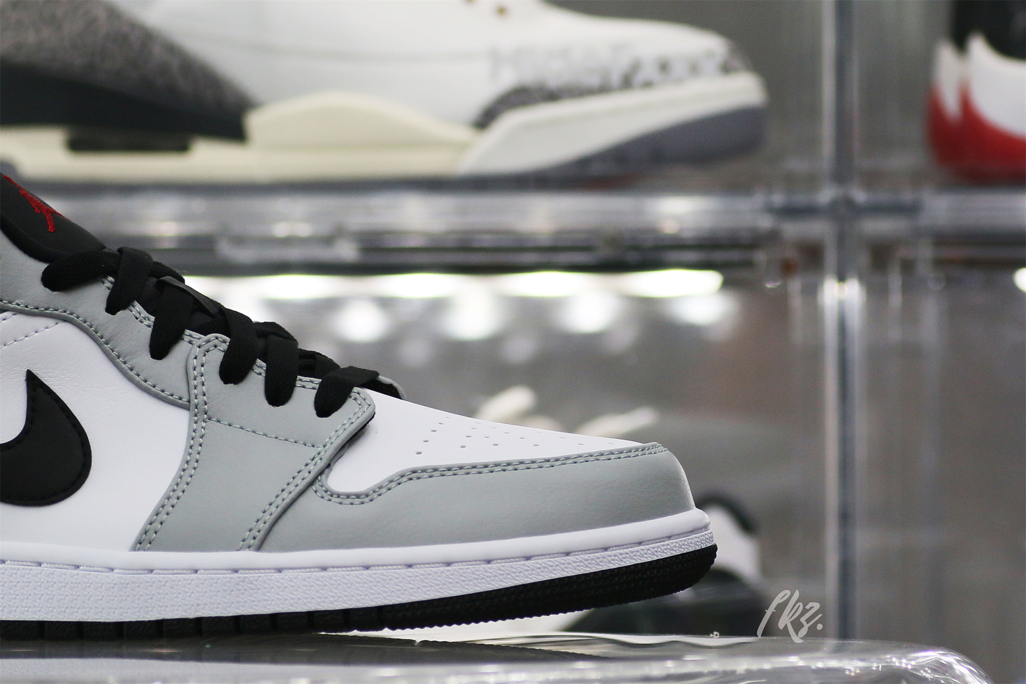 Air Jordan 1 Low Light Smoke Grey