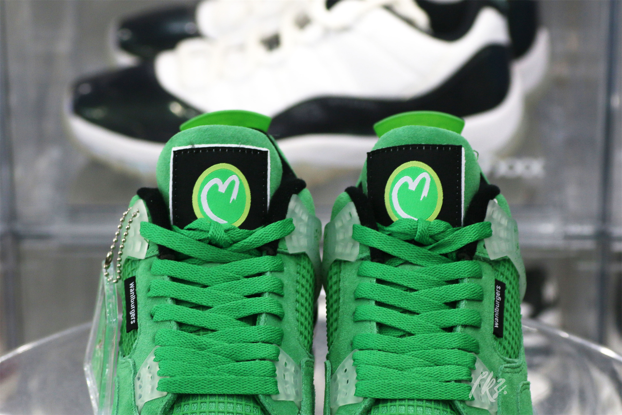 Air Jordan 4 Retro Wahlburgers