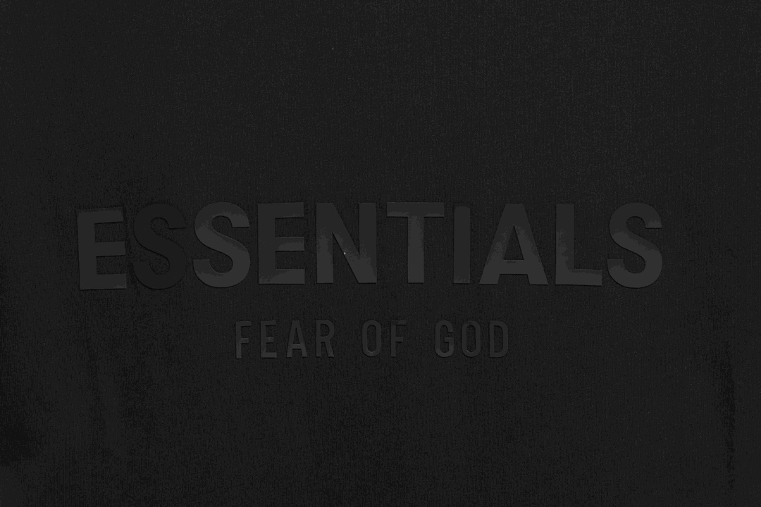 Essentials back silicone letter short sleeve