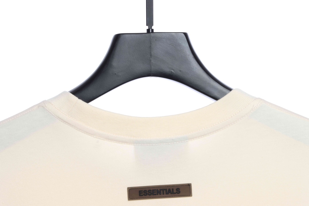 Essentials back silicone letter short sleeve