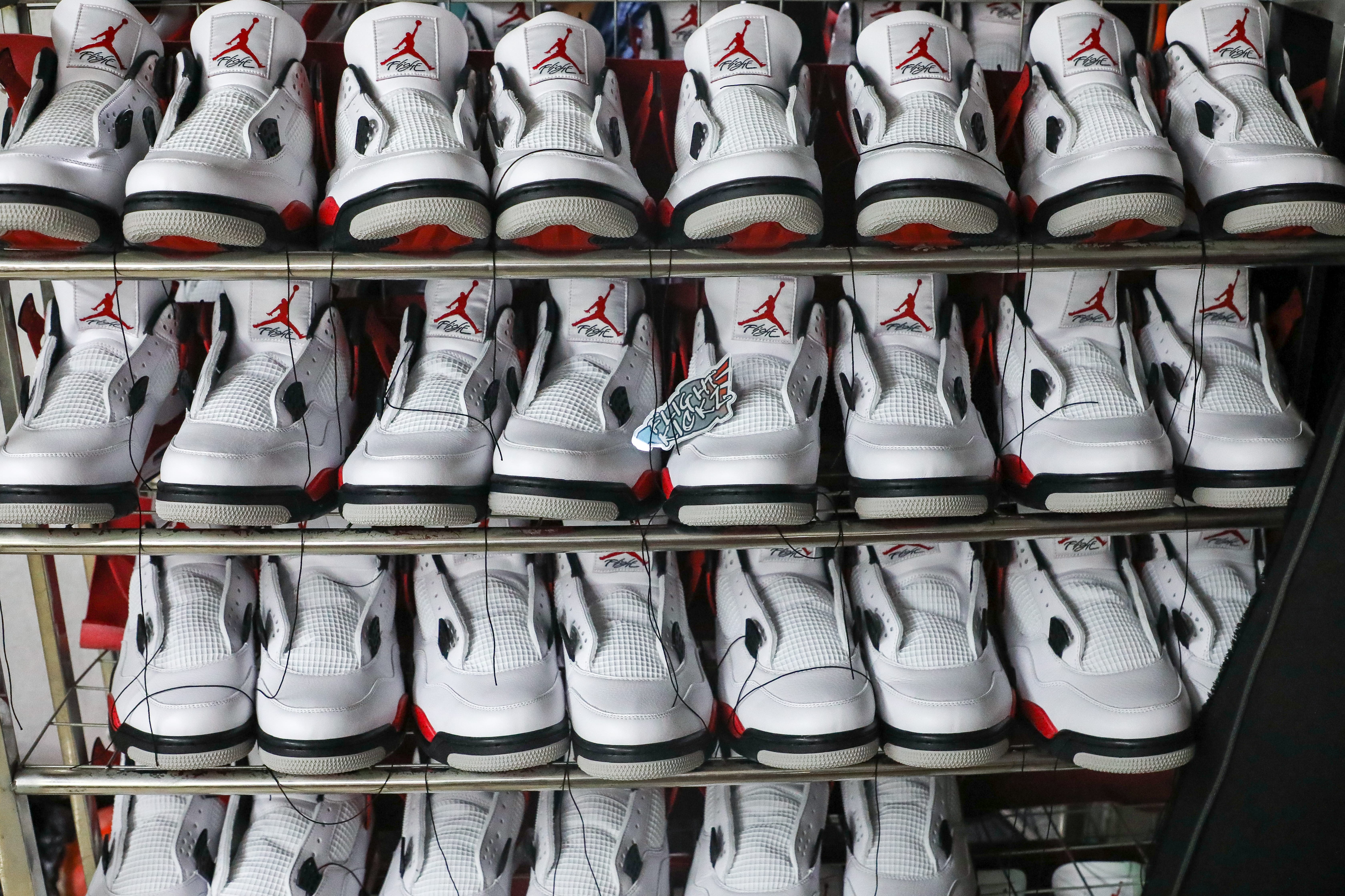 Air Jordan 4 Red Cement 2023 (LN5 A1 Batch)
