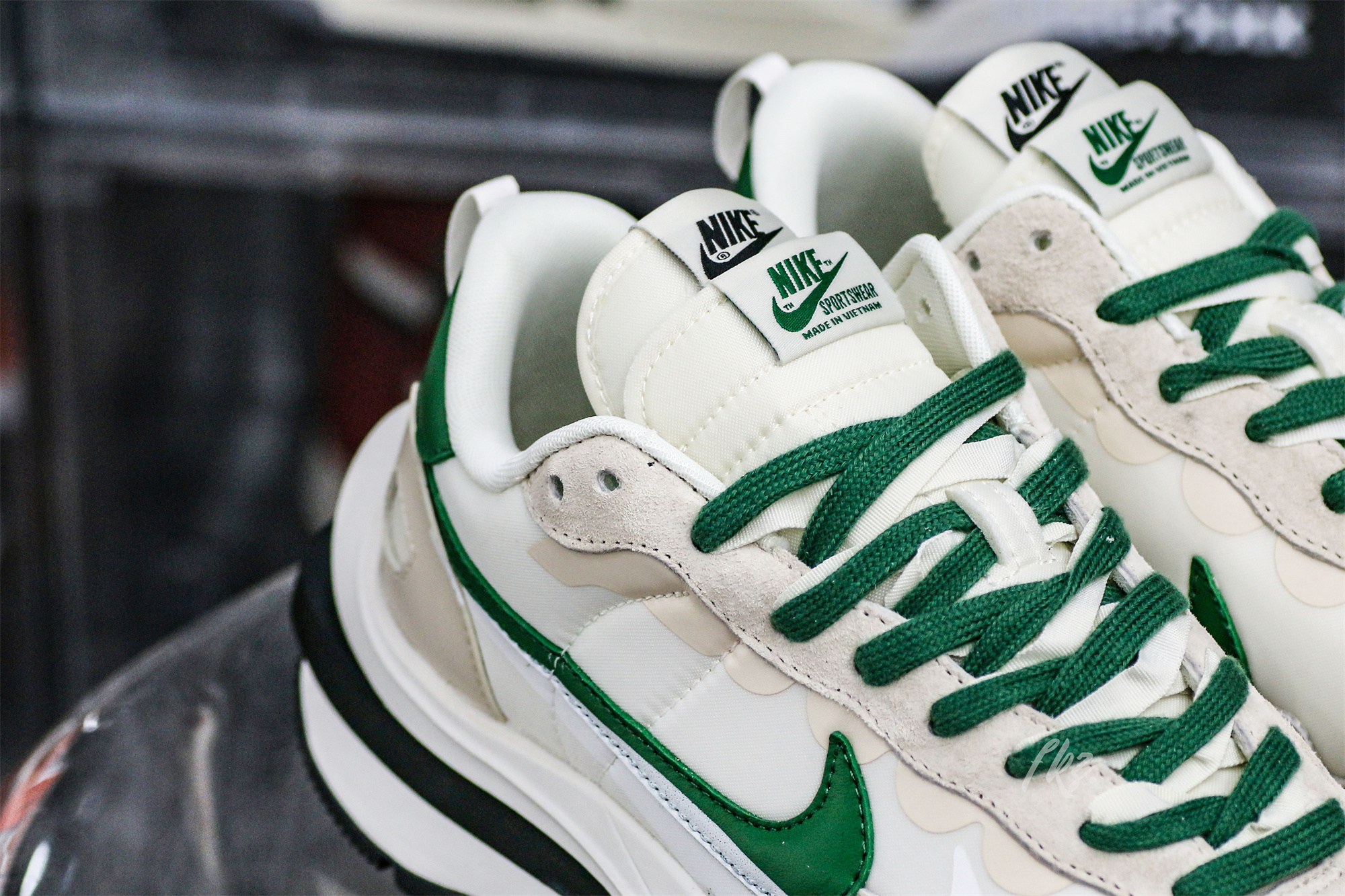 Sacai x colegio Nike VaporWaffle 3.0 White Grey Green