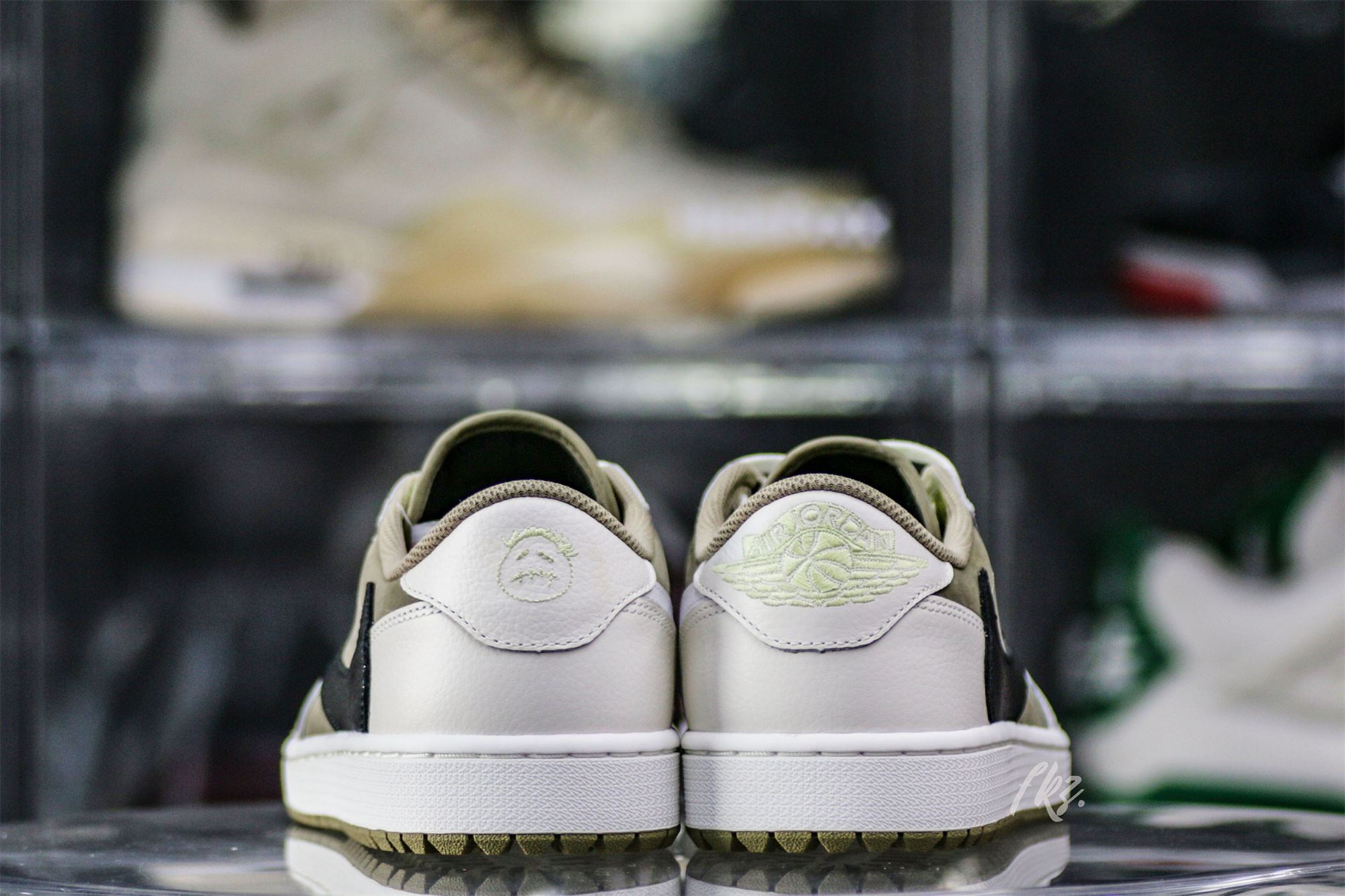 Travis Scott x Air Jordan 1 Low Golf Neutral Olive (LN5 A1)