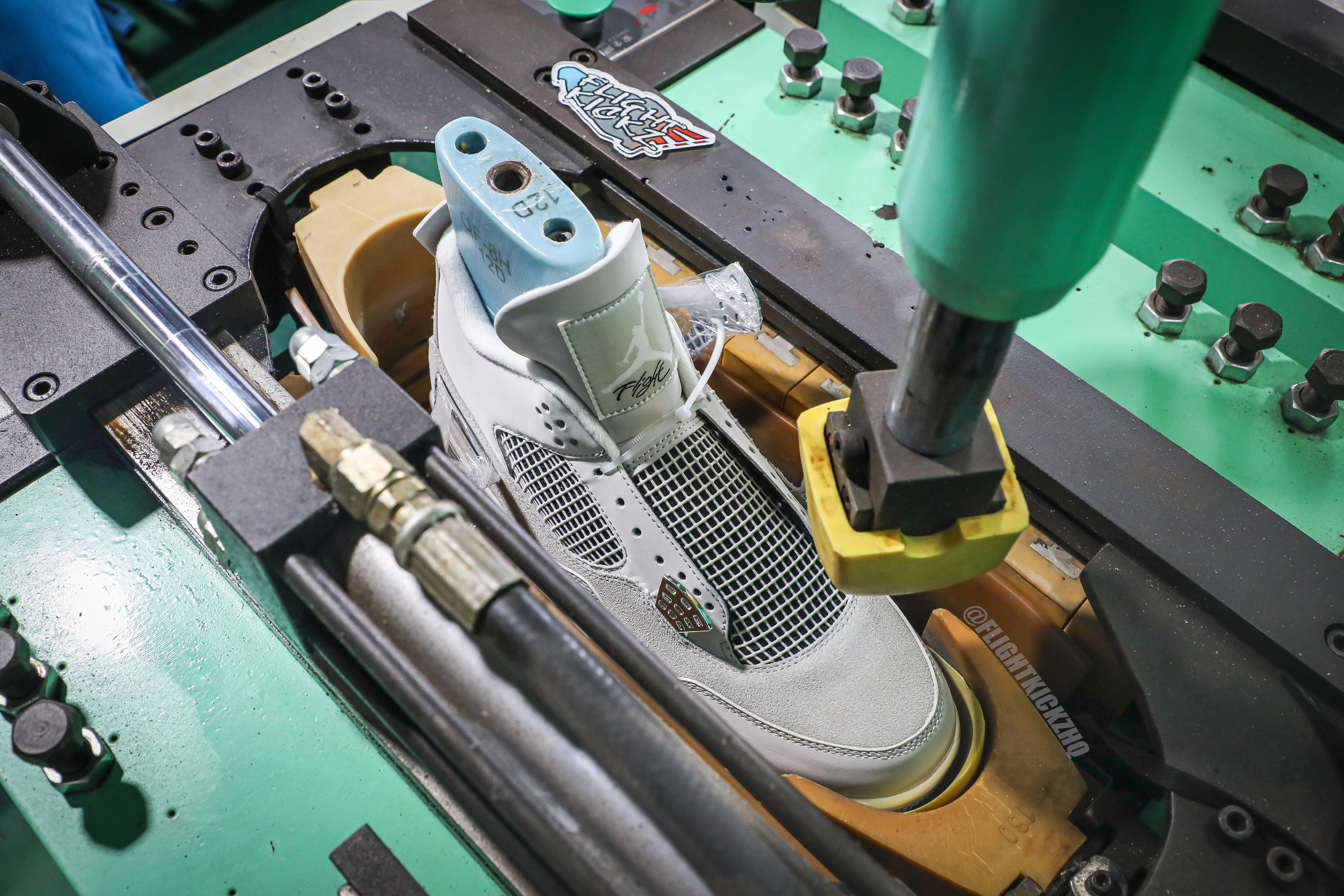 Air Jordan 4 “Frozen Moments”