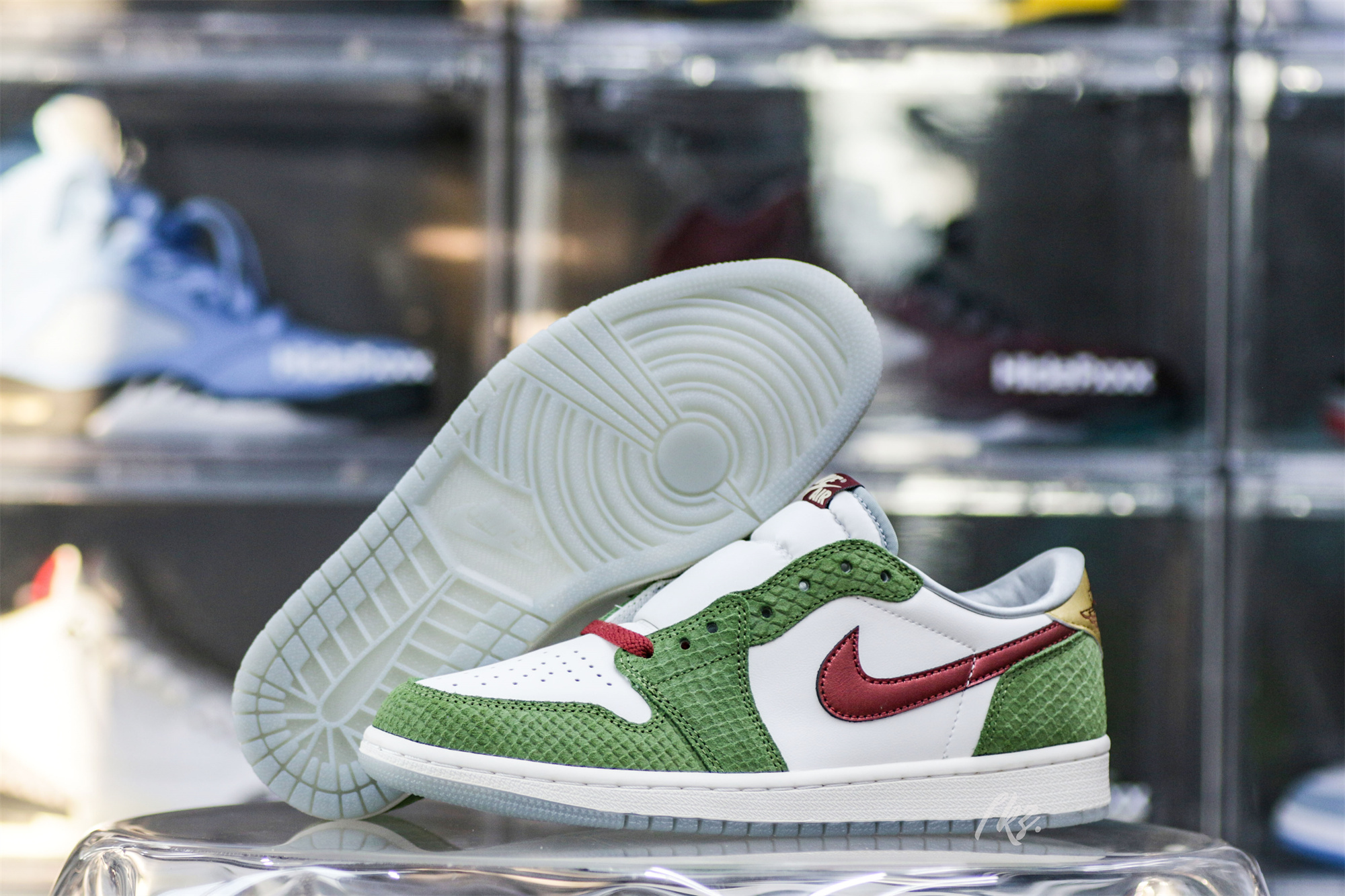 Air Jordan 1 Low OG “Year Of The Dragon ” 2024