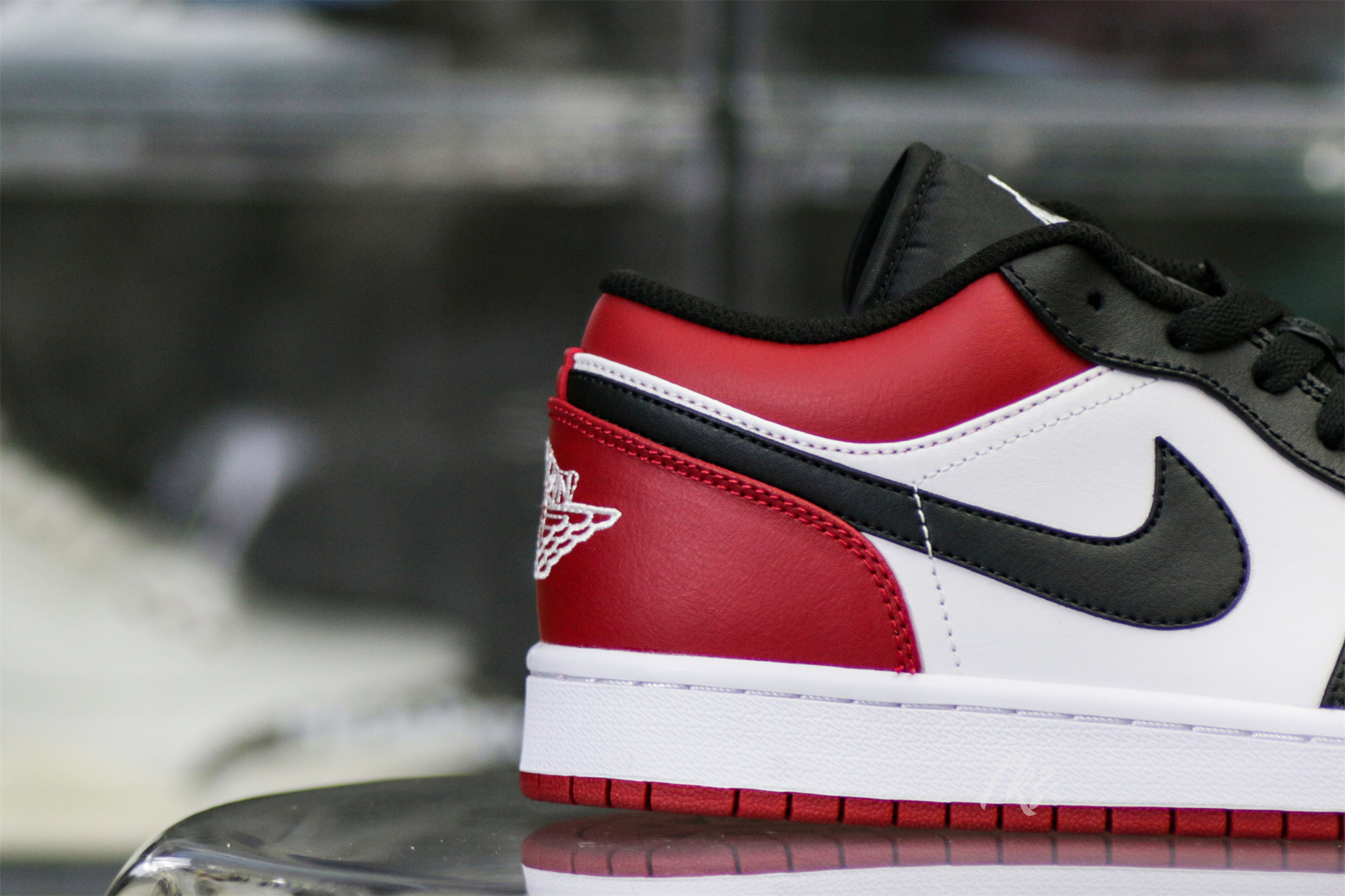 Air Jordan 1 Low Bred Toe 2021