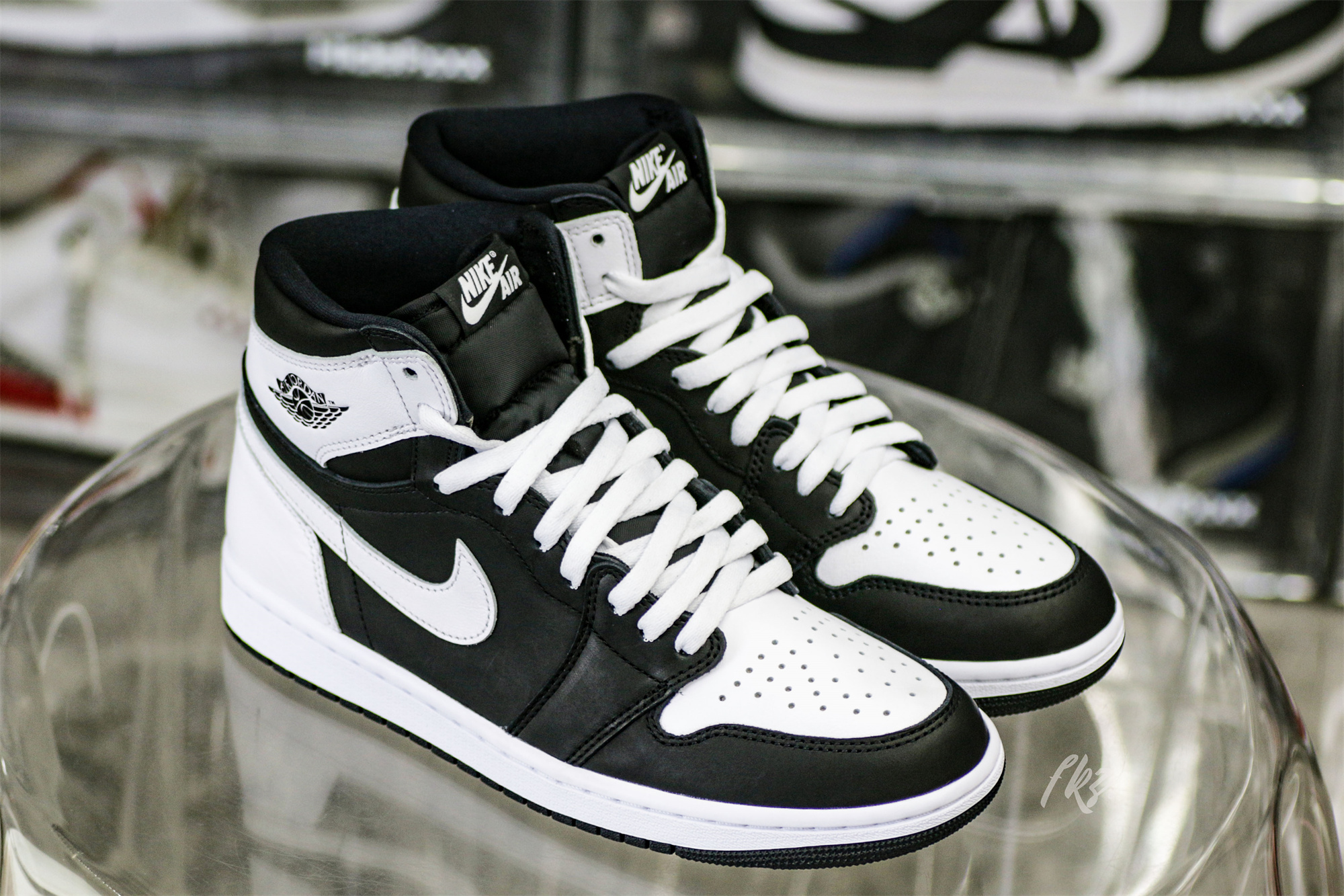 Air Jordan 1 Retro High OG Black White 2024