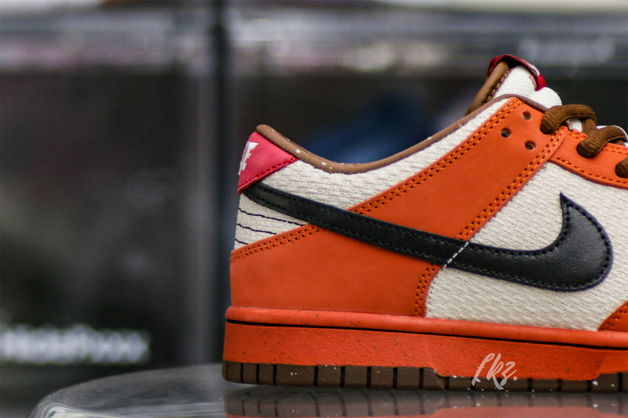 Nike SB Dunk Low Top Ramen 2009