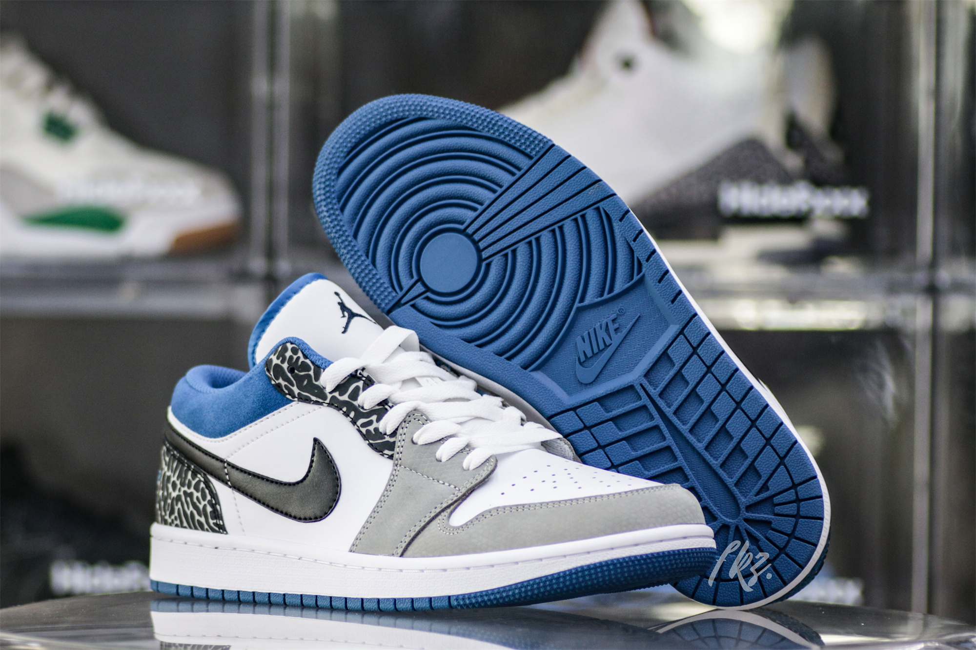 Air Jordan 1 Low SE True Blue