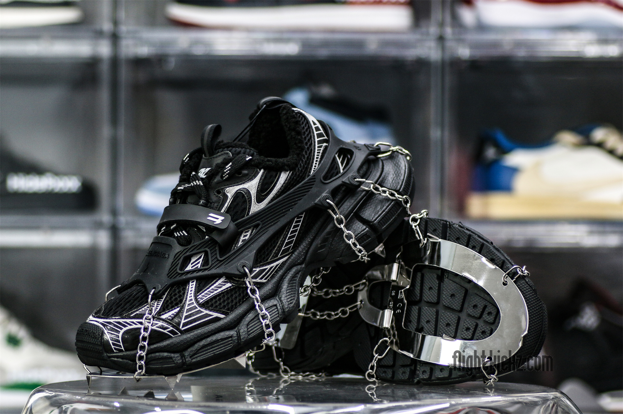 B@lenciag* 3XL Ski Sneaker in Black and white (Removable footwear chains)