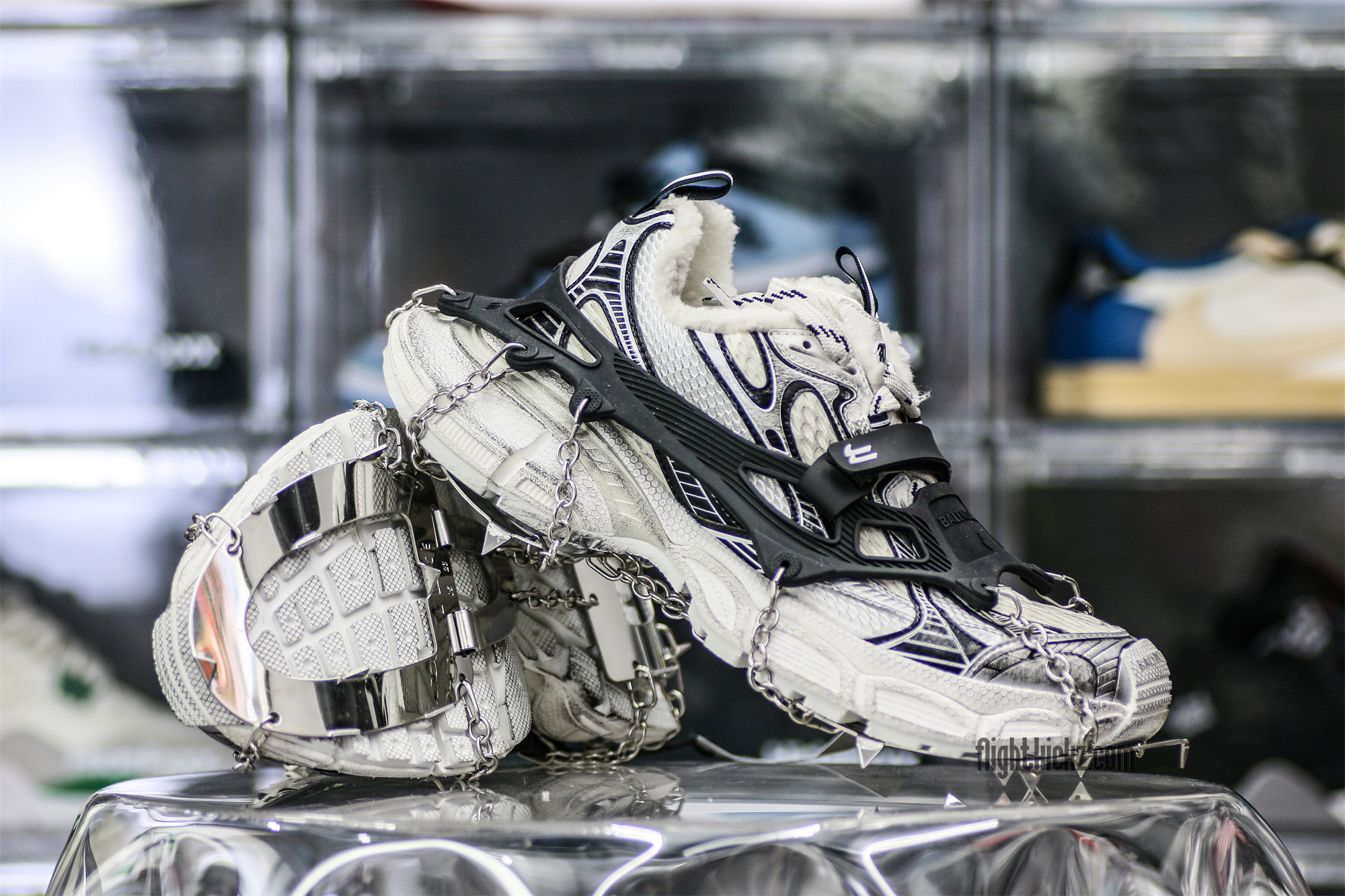 B@lenciag* 3XL Ski Sneaker in White (Removable footwear chains)