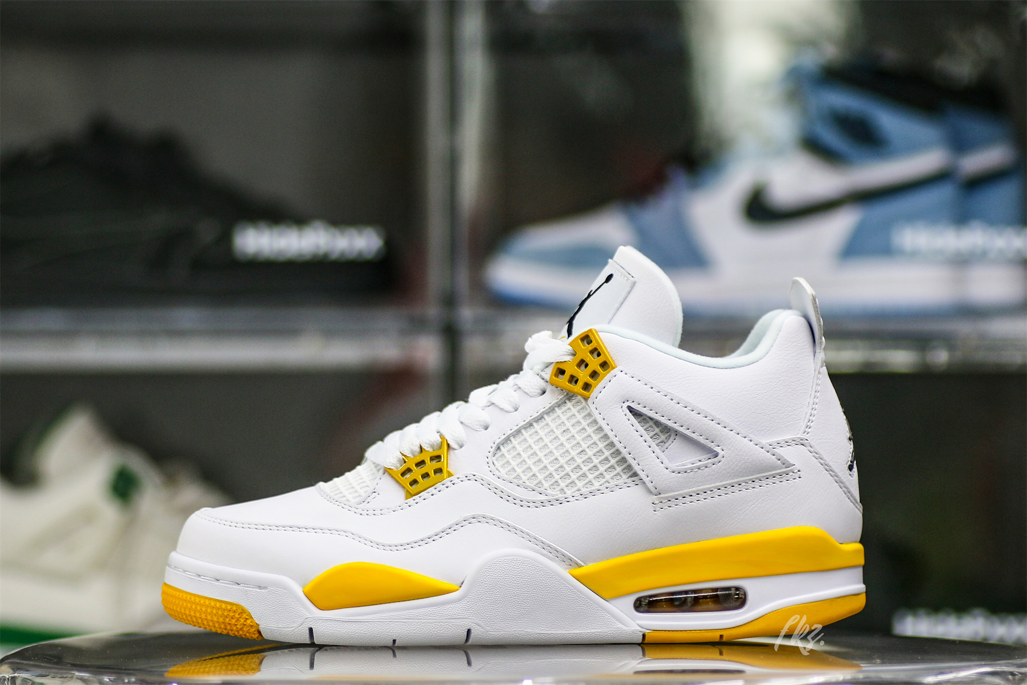 Air Jordan 4 Retro ‘Vivid Sulfur’ Wms 2024