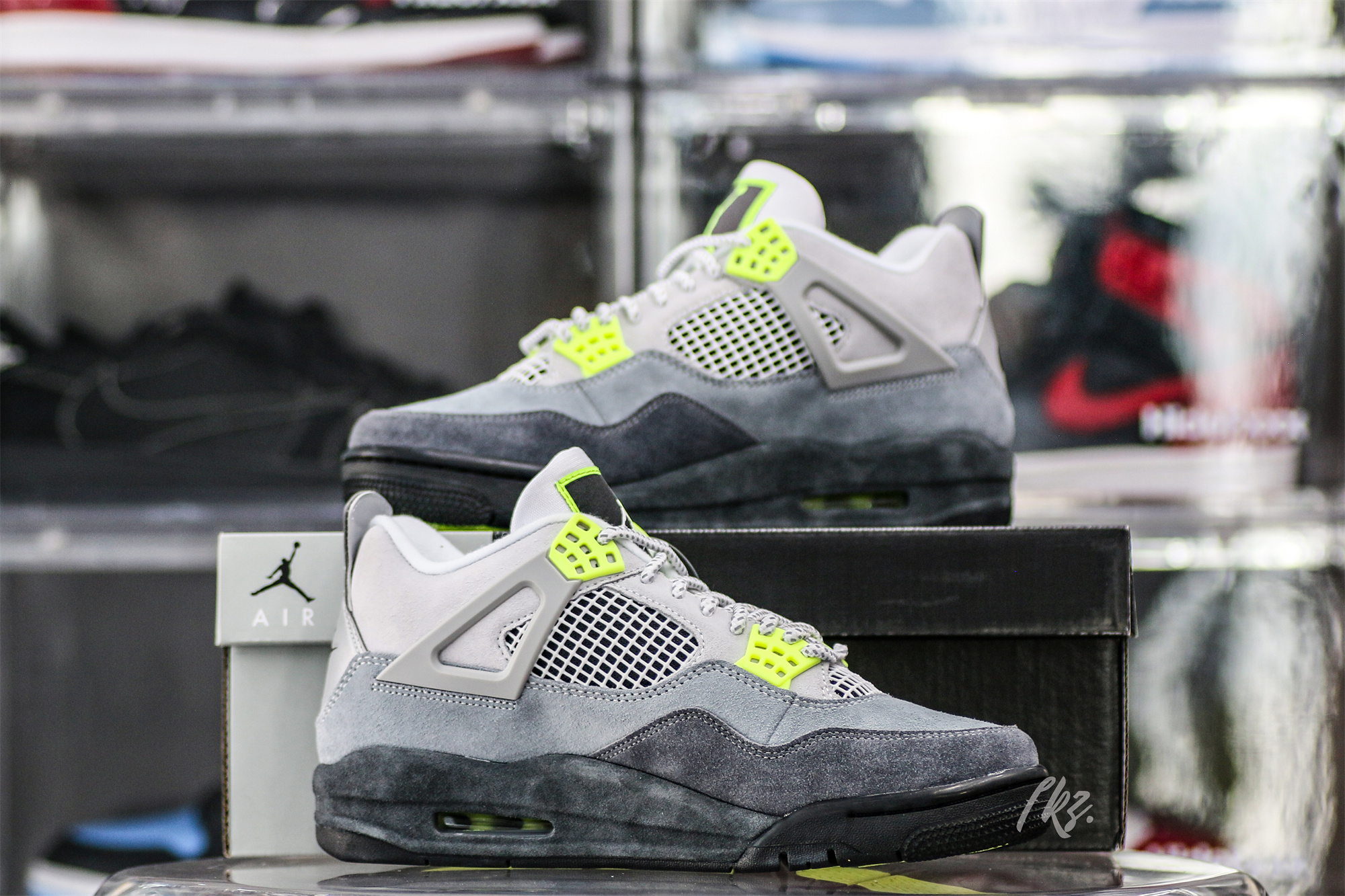Air Jordan 4 Retro SE Neon