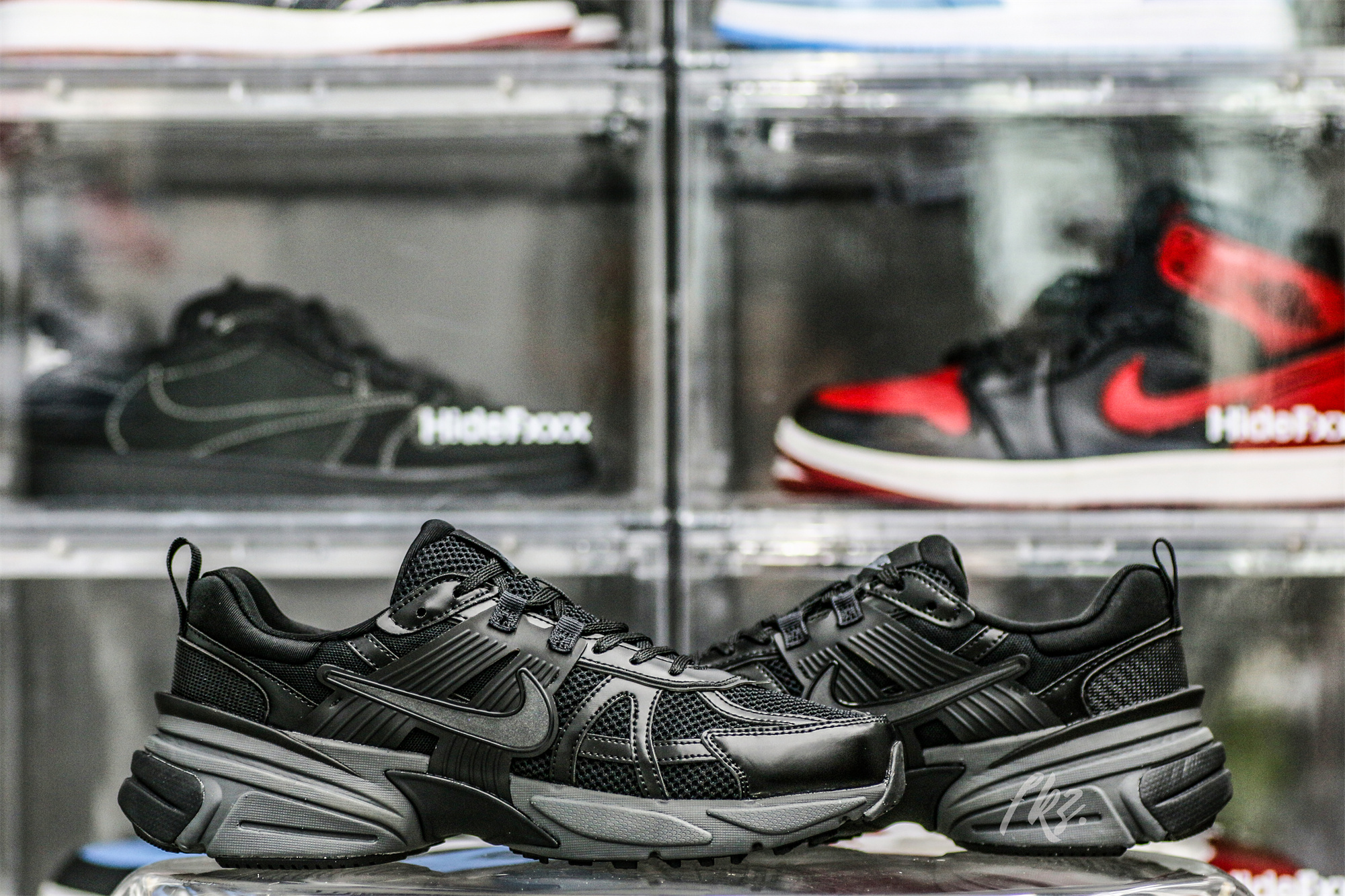 Nike V2K Run Black Dark Smoke Grey