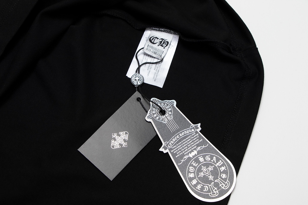 Ch*0me He**ts horse shoe logo pocket t-shirt 2024