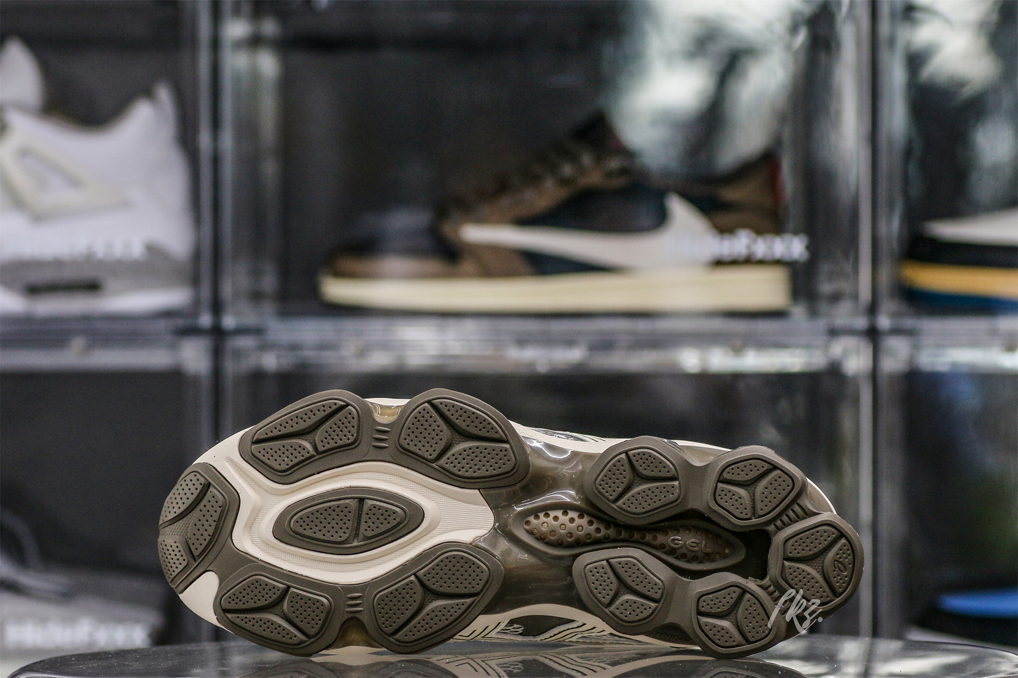 Gel Quantum Kinetic Birch Dark Taupe