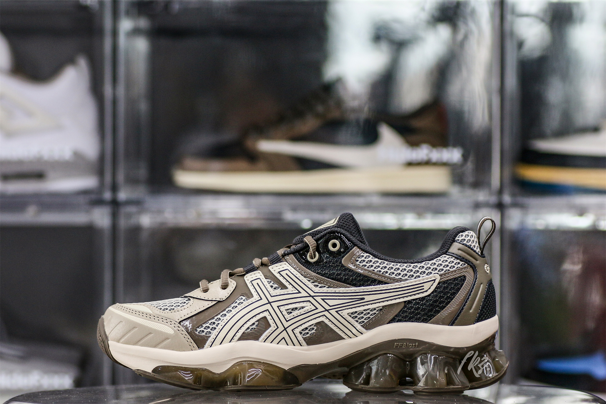 Gel Quantum Kinetic Birch Dark Taupe