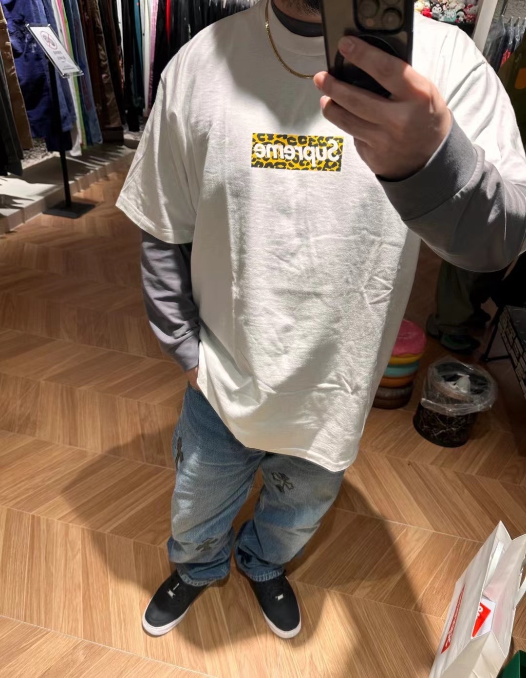 Suprem3 Shanghai Box Logo Tee