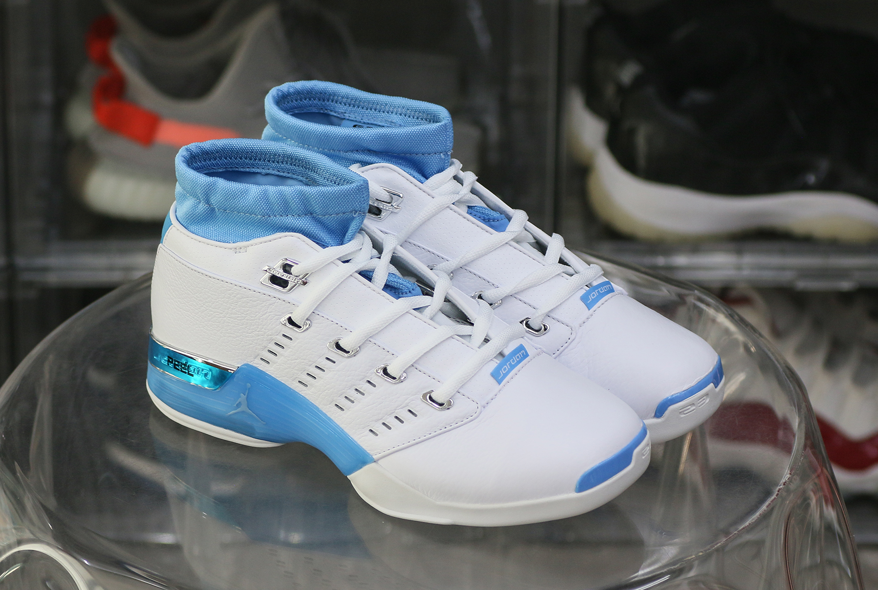 Jordan 17 Retro University Blue UNC 2024 (Regular box)