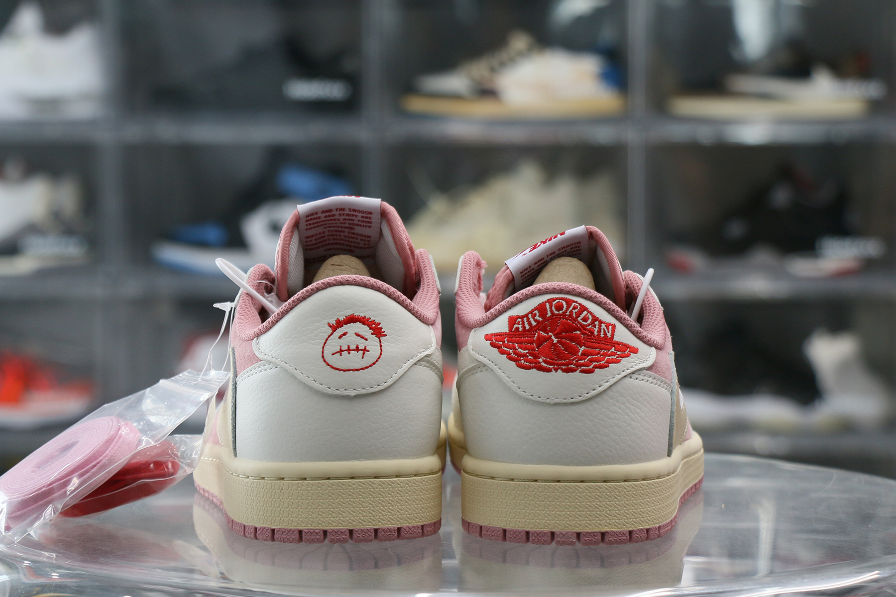 Travis Scott x Air Jordan 1 Low OG Shy Pink 2025