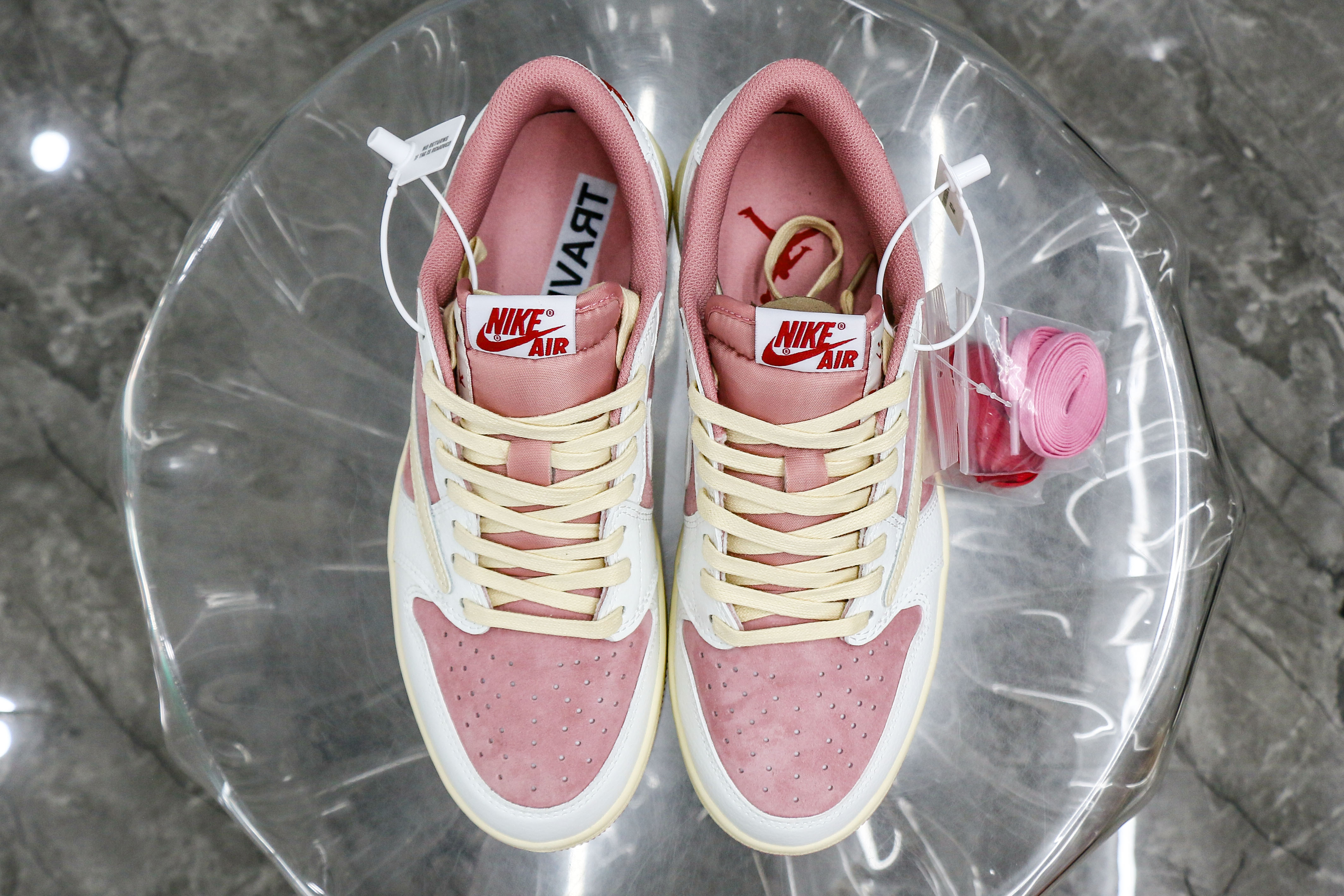 Travis Scott x Air Jordan 1 Low OG Shy Pink 2025（A2 Batch)