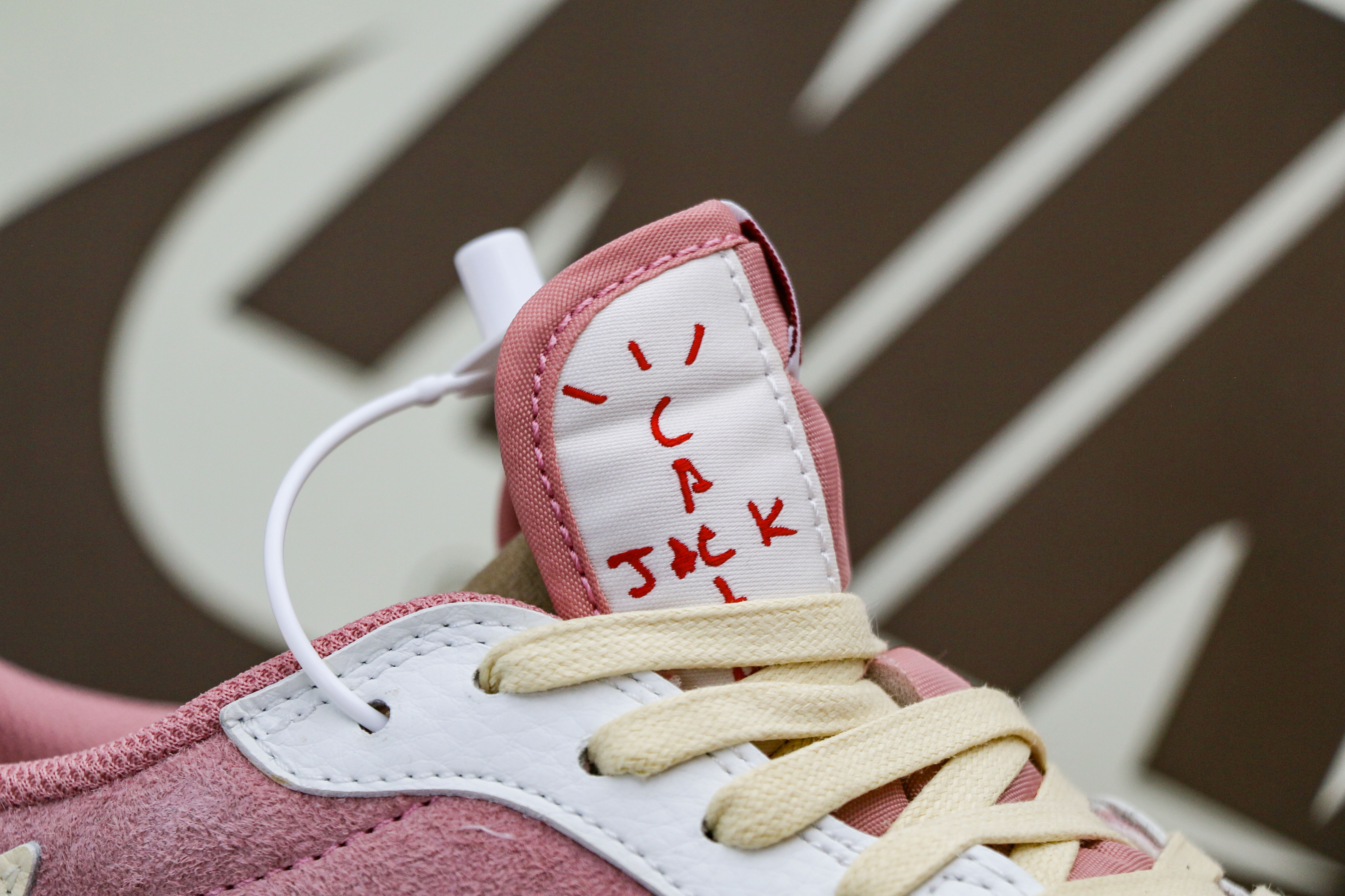 Travis Scott x Air Jordan 1 Low OG Shy Pink 2025（A2 Batch)