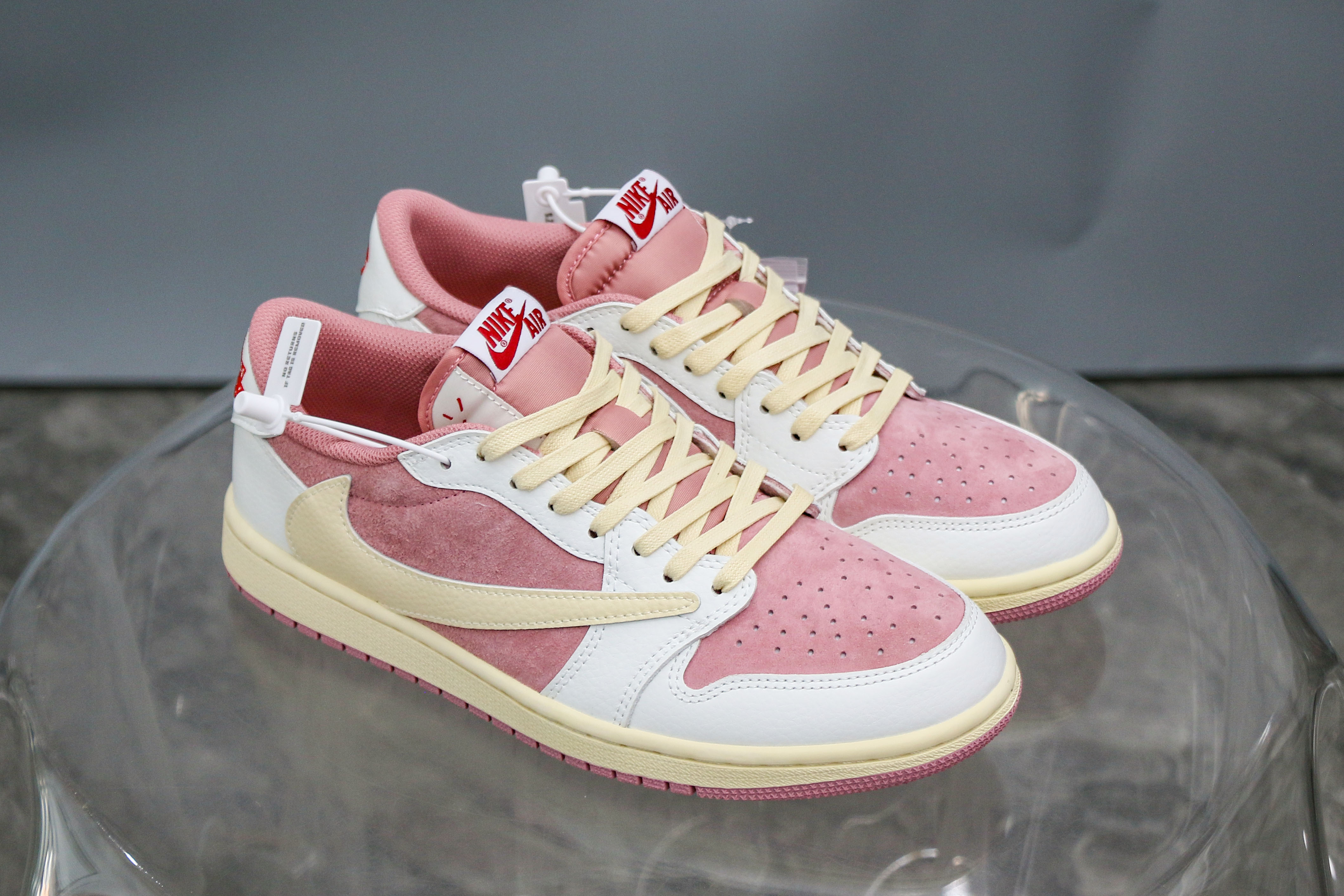 Travis Scott x Air Jordan 1 Low OG Shy Pink 2025（A2 Batch)